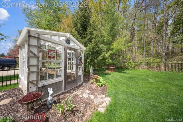 16475 Haverhill Drive, Macomb Township, MI 48044