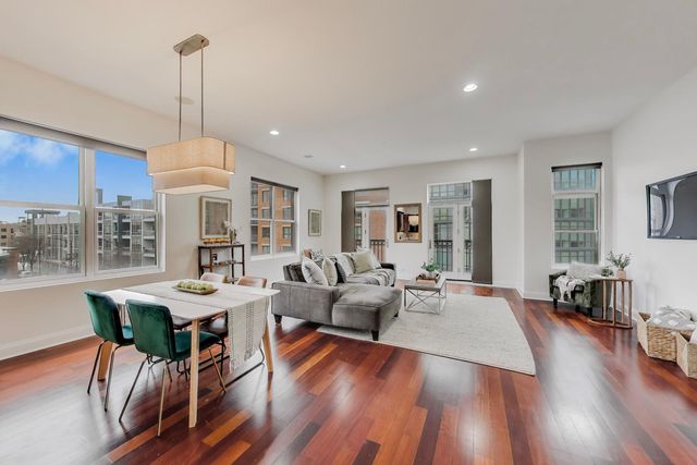 1169 W Madison Street 4W, Chicago, IL 60607