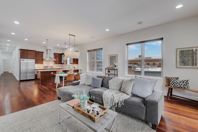 1169 W Madison Street 4W, Chicago, IL 60607