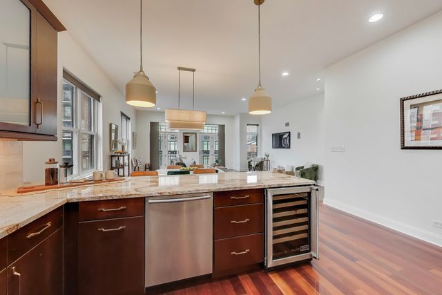 1169 W Madison Street 4W, Chicago, IL 60607