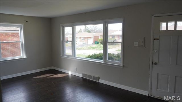 9244 Edna Street, St Louis, MO 63137