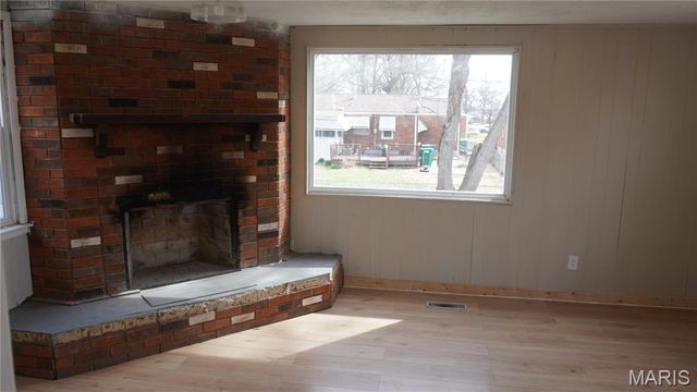 9244 Edna Street, St Louis, MO 63137