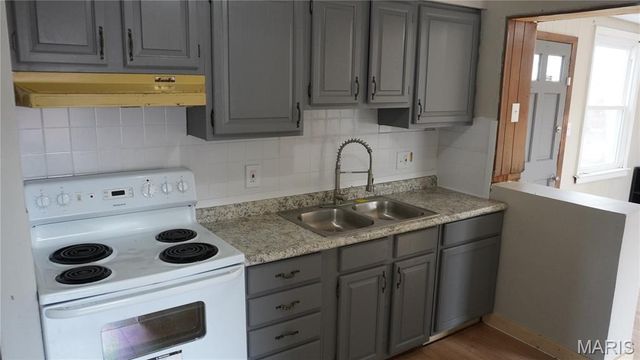 9244 Edna Street, St Louis, MO 63137