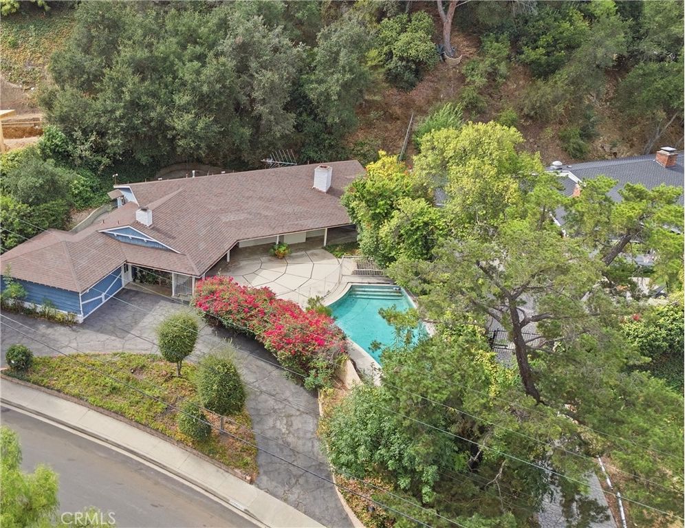 3929 Ballina Drive, Encino, CA 91436 — exterior