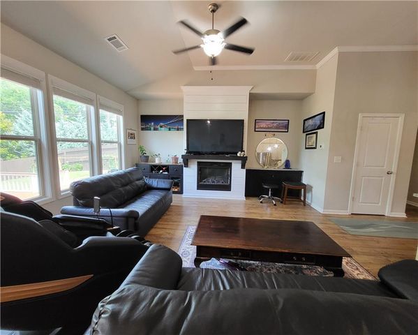 5414 Town Square Way, Flowery Branch, GA 30542