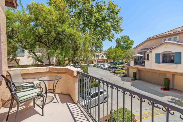 11362 Via Rancho San Diego J, El Cajon, CA 92019