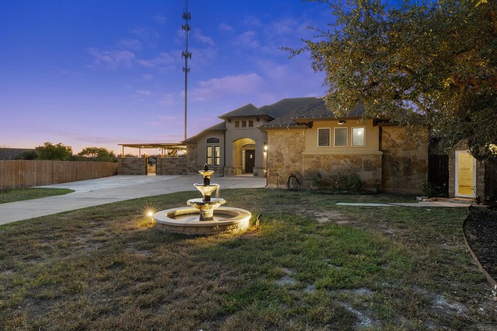 321 Sarahs LN, Liberty Hill, TX 78642