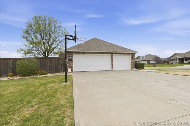 11206 S 276th East Avenue, Coweta, OK 74429