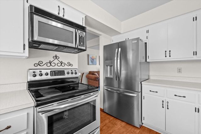 10235 W Cascade DRIVE, Franklin, WI 53132