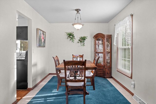 10235 W Cascade DRIVE, Franklin, WI 53132