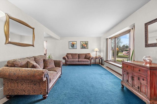 10235 W Cascade DRIVE, Franklin, WI 53132