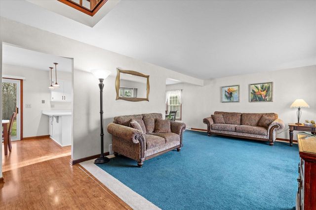 10235 W Cascade DRIVE, Franklin, WI 53132