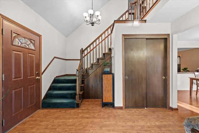 10235 W Cascade DRIVE, Franklin, WI 53132