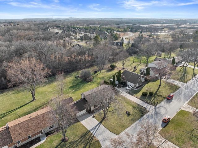 10235 W Cascade DRIVE, Franklin, WI 53132