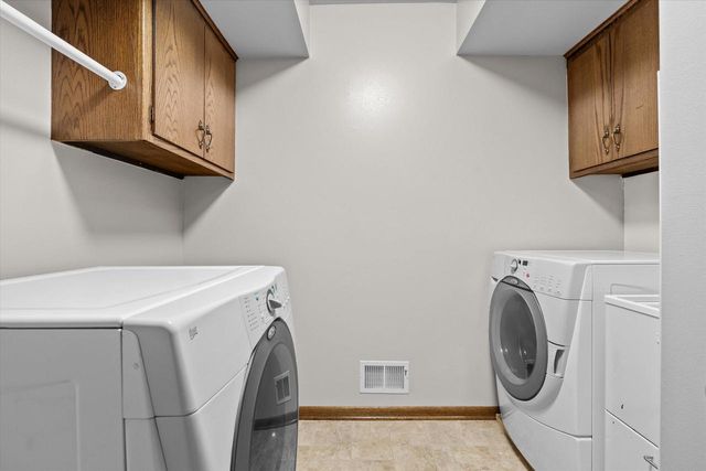 10235 W Cascade DRIVE, Franklin, WI 53132