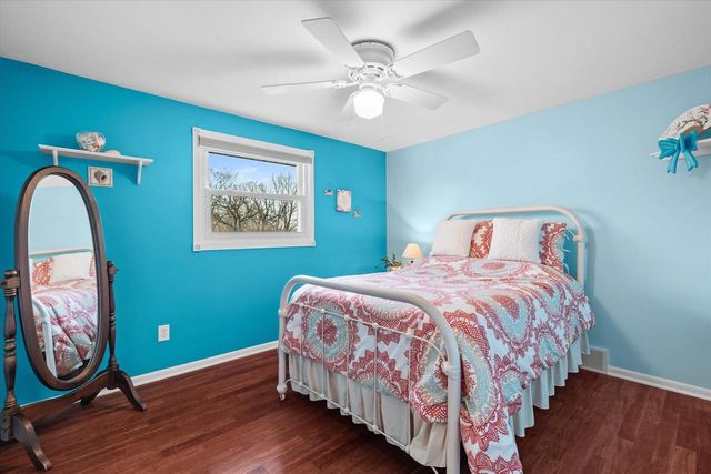 10235 W Cascade DRIVE, Franklin, WI 53132