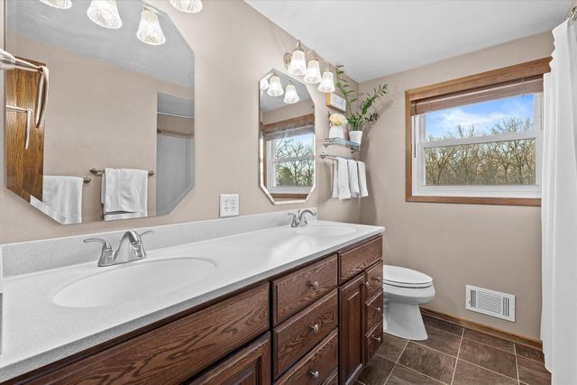 10235 W Cascade DRIVE, Franklin, WI 53132