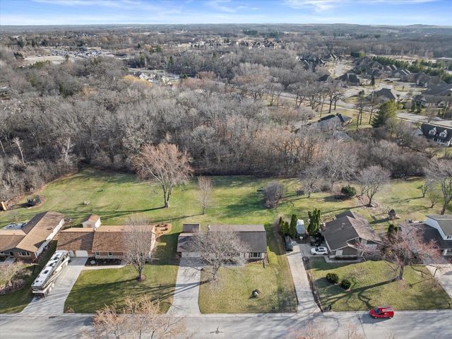 10235 W Cascade DRIVE, Franklin, WI 53132