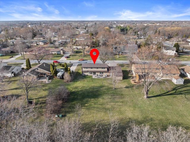 10235 W Cascade DRIVE, Franklin, WI 53132