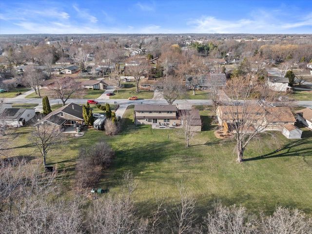 10235 W Cascade DRIVE, Franklin, WI 53132