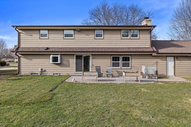10235 W Cascade DRIVE, Franklin, WI 53132
