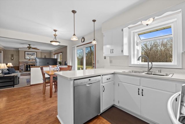 10235 W Cascade DRIVE, Franklin, WI 53132