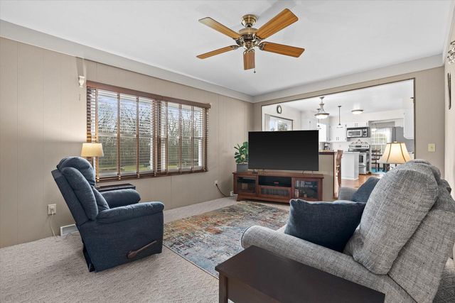 10235 W Cascade DRIVE, Franklin, WI 53132