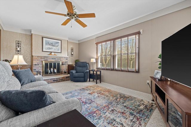 10235 W Cascade DRIVE, Franklin, WI 53132