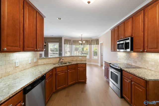 8510 Rolling Oaks Drive SE, Owens Cross Roads, AL 35763