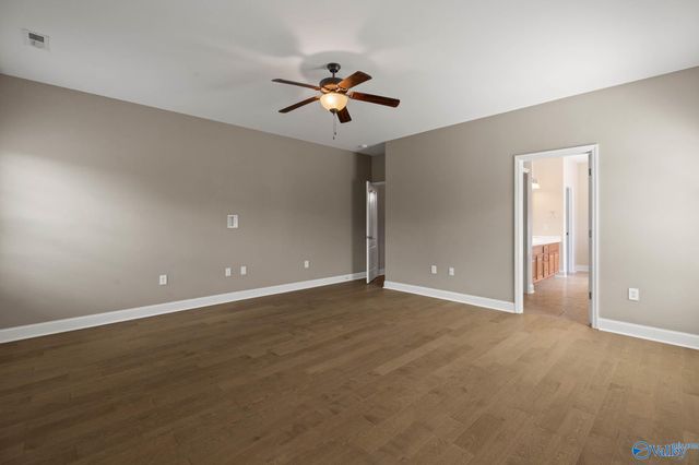 8510 Rolling Oaks Drive SE, Owens Cross Roads, AL 35763