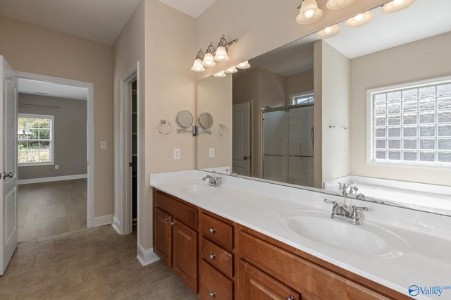 8510 Rolling Oaks Drive SE, Owens Cross Roads, AL 35763