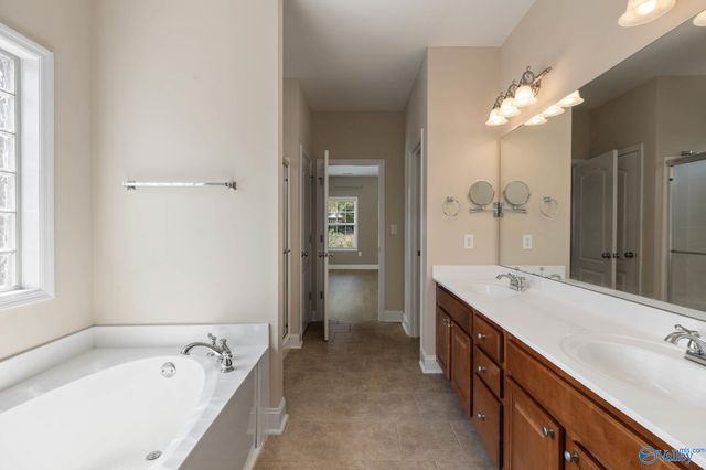 8510 Rolling Oaks Drive SE, Owens Cross Roads, AL 35763