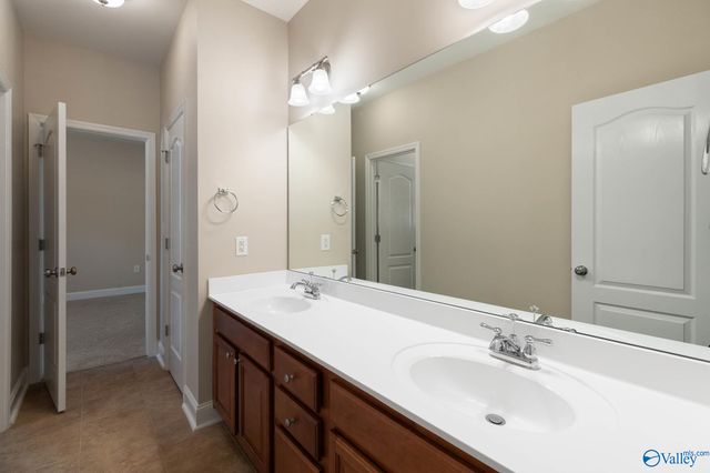 8510 Rolling Oaks Drive SE, Owens Cross Roads, AL 35763