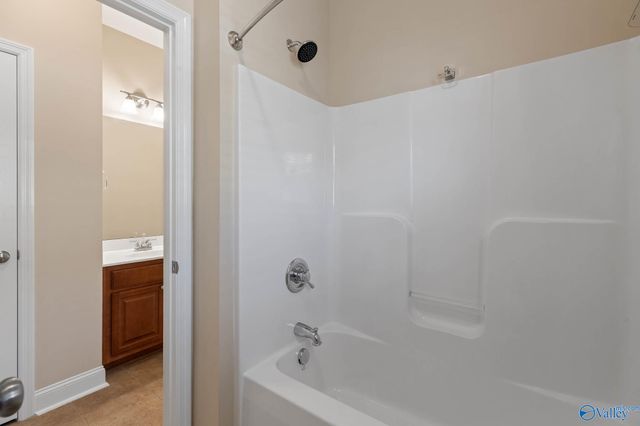 8510 Rolling Oaks Drive SE, Owens Cross Roads, AL 35763