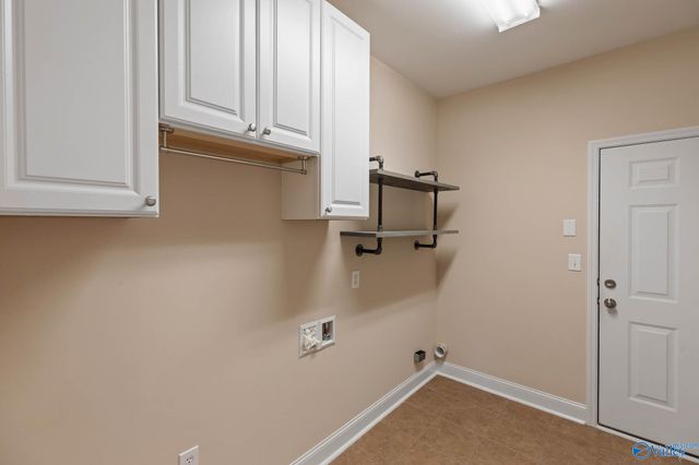 8510 Rolling Oaks Drive SE, Owens Cross Roads, AL 35763