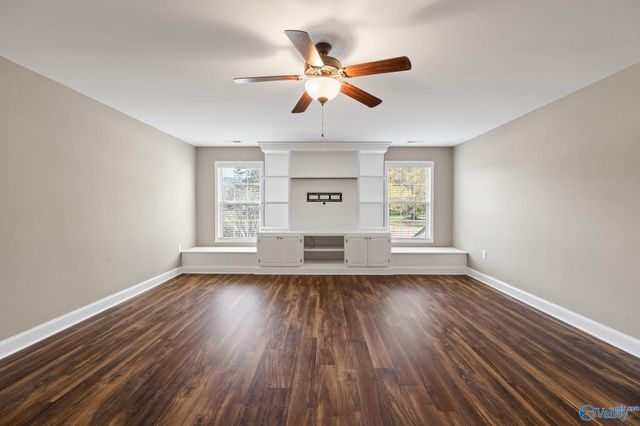 8510 Rolling Oaks Drive SE, Owens Cross Roads, AL 35763