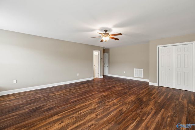 8510 Rolling Oaks Drive SE, Owens Cross Roads, AL 35763