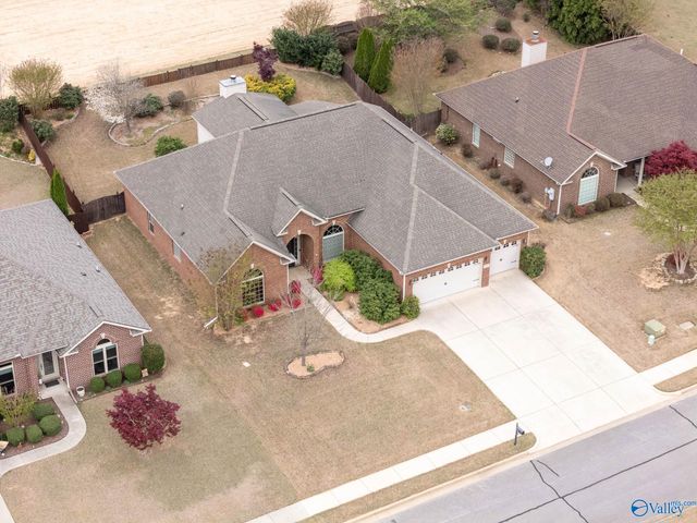 8510 Rolling Oaks Drive SE, Owens Cross Roads, AL 35763