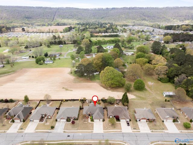 8510 Rolling Oaks Drive SE, Owens Cross Roads, AL 35763