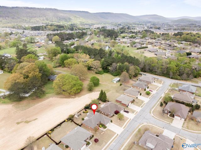 8510 Rolling Oaks Drive SE, Owens Cross Roads, AL 35763