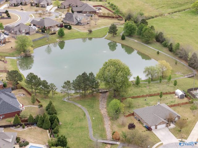 8510 Rolling Oaks Drive SE, Owens Cross Roads, AL 35763