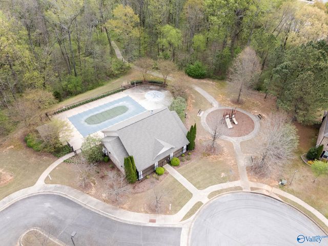 8510 Rolling Oaks Drive SE, Owens Cross Roads, AL 35763