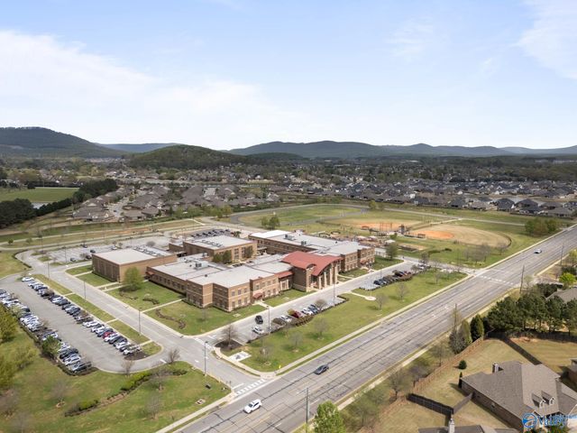 8510 Rolling Oaks Drive SE, Owens Cross Roads, AL 35763