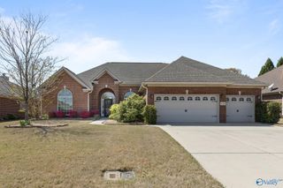 8510 Rolling Oaks Drive SE, Owens Cross Roads, AL 35763