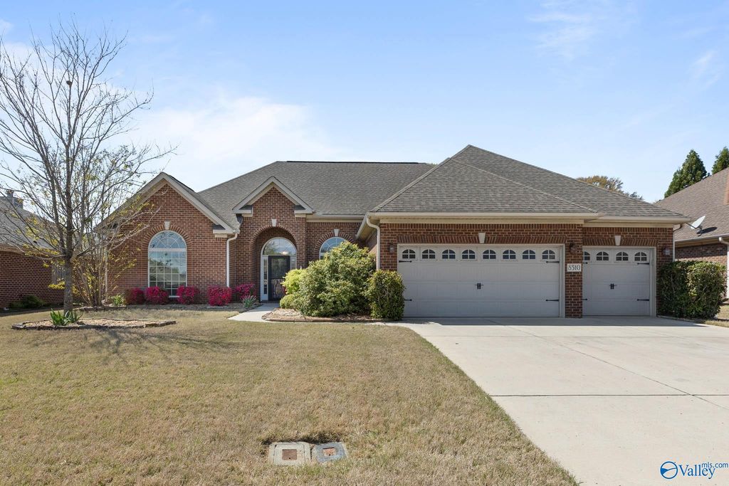 8510 Rolling Oaks Drive SE, Owens Cross Roads, AL 35763