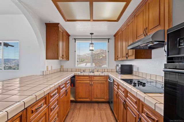 11535 Rocky Ln, Lakeside, CA 92040