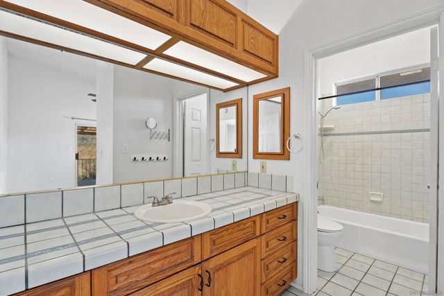 11535 Rocky Ln, Lakeside, CA 92040