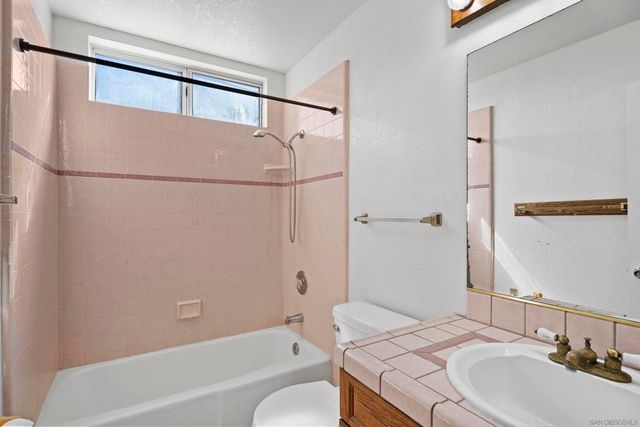 11535 Rocky Ln, Lakeside, CA 92040