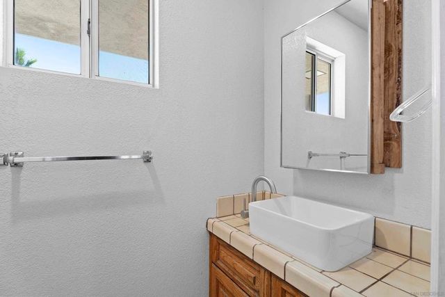 11535 Rocky Ln, Lakeside, CA 92040