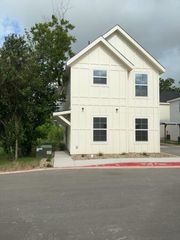 2002 W 2nd ST 1400, Taylor, TX 76574